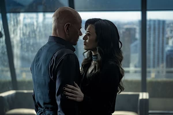 Superman and Lois S4E9 Michael Kudlitz as Lex Luthor and Yvonne Chapman as Amanda McCoy